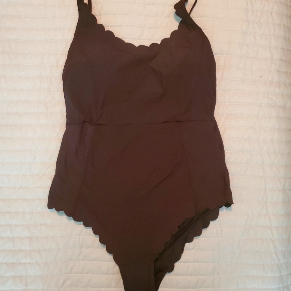 🩱H&M black scallop edge one piece swimsuit Size M